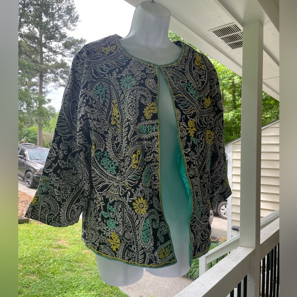 Choices b/w paisley jacket - Picture 2 of 9